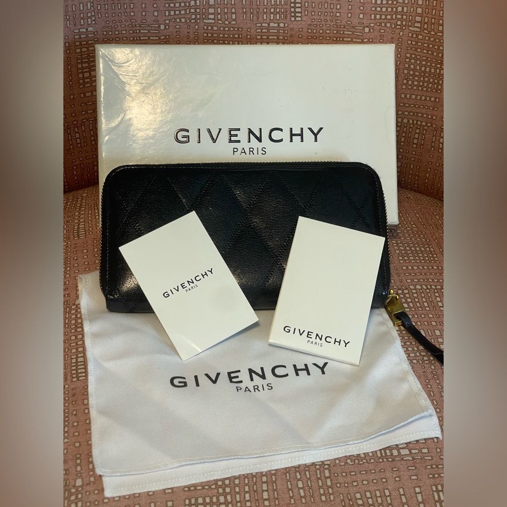 Givenchy Pandora Quilted Wallet Black Leather Gold Zip Around NEW Unused - Picture 2 of 14